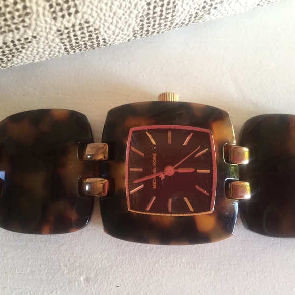 Michael Kors Tortoise band authentic watch - Picture 5 of 8